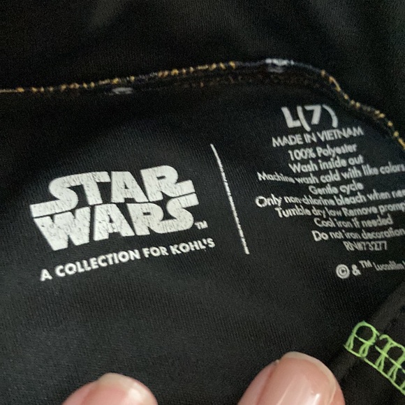Bundle of boys size 7 long sleeves (henley, star wars) - Picture 3 of 6